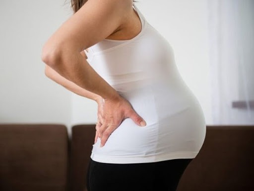 Đầy bụng khi mang thai 3 tháng đầu và 3 tháng cuối phải làm sao? 