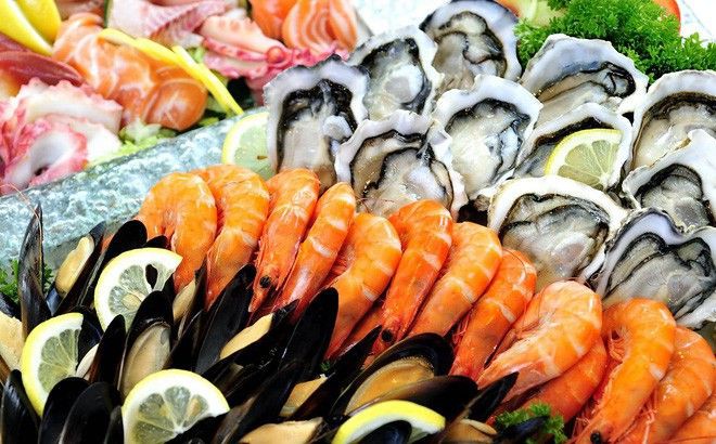 Viêm họng có nên ăn hải sản không, có ăn được cá biển không? 