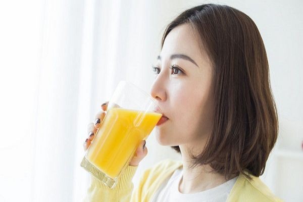 Viêm họng có nên uống nước cam không, uống nước cam nhiều có tốt? 