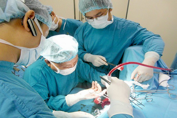 Trĩ ngoại có cần phẫu thuật không, phẫu thuật cắt trĩ có nguy hiểm? 
