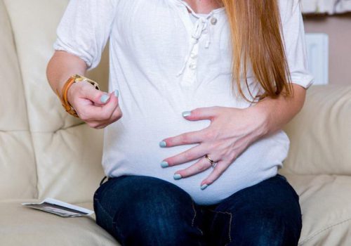 Tê tay khi mang thai tháng cuối, 3 tháng giữa và các dấu hiệu thai kì 